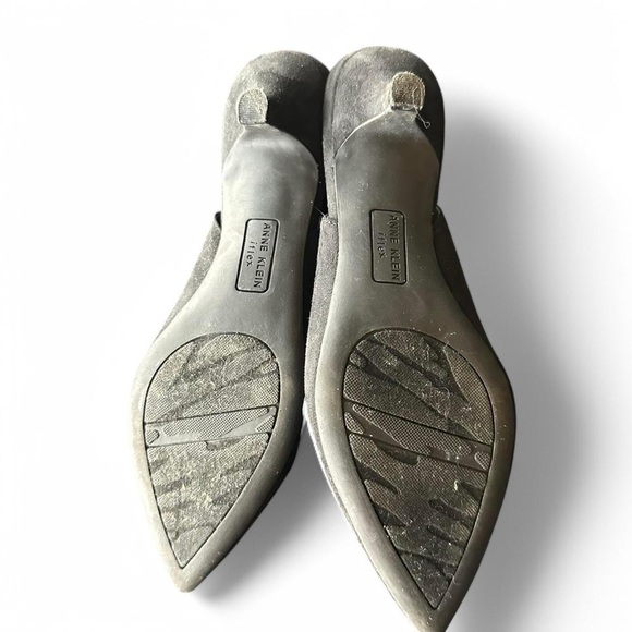 Anne Klein Black Suede Slingback Kitten Heels (Size 5.5) - Picture 3 of 4